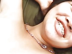 Doce nena asiática fodido en buceta peluda